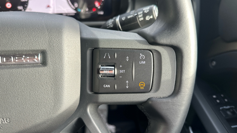 Land Rover Defender 3.0 D250 X-Dynamic SE 110 5dr Auto Diesel Estate